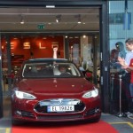 Tesla a livrat primul model S in Europa